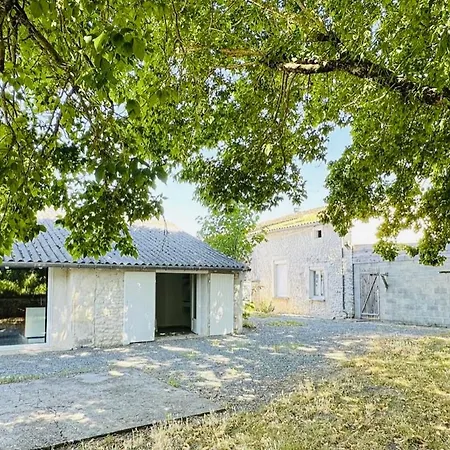 L Entre Deux Charentes Montils