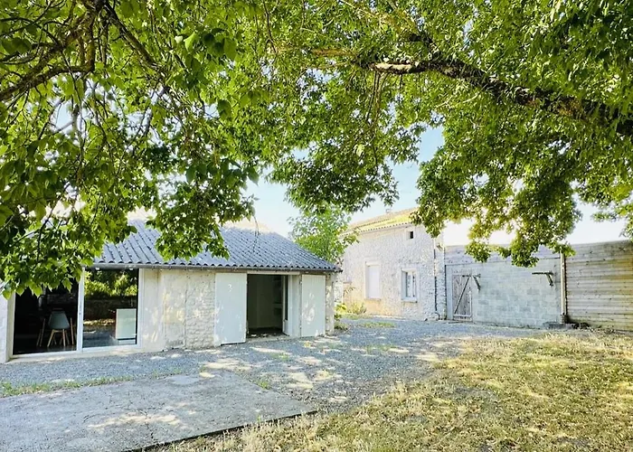 L Entre Deux Charentes Montils